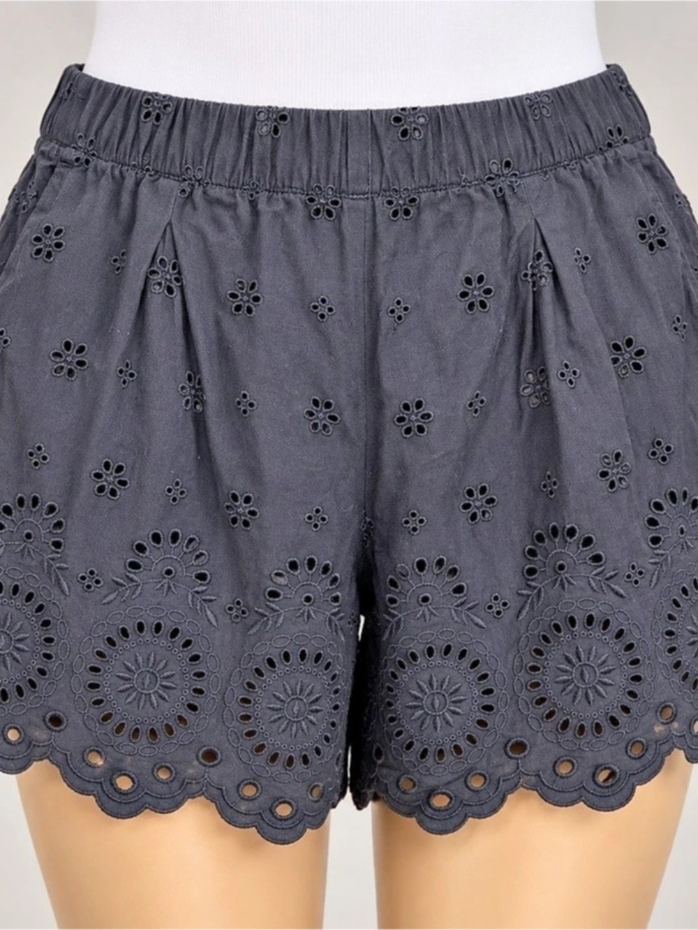 LOFT Floral Eyelet Embroidered Scalloped Pull-On Shorts – Size M